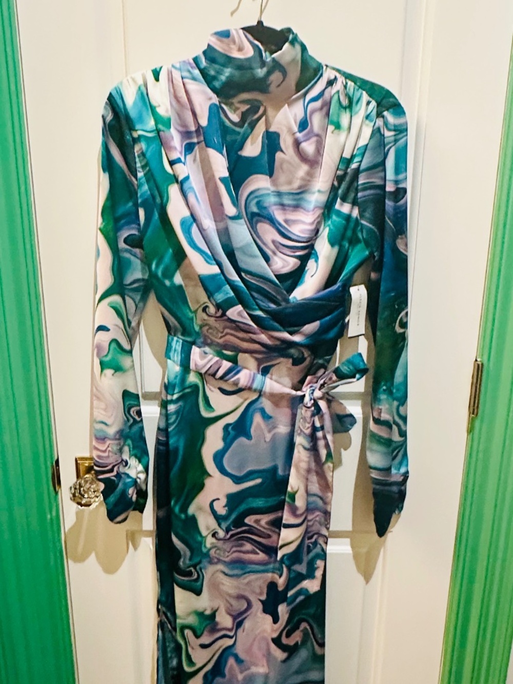 NWT Alexia Admor silky long sleeve dress- size 8